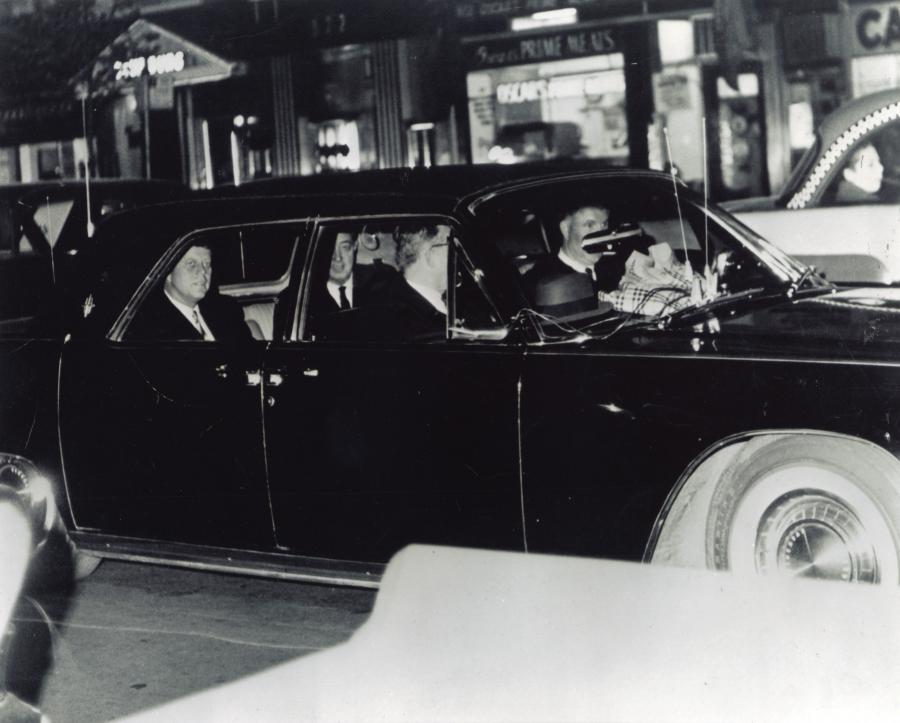  Lincoln Continental Town Limousine Presidential 1962 года  (фото 3 из 3)